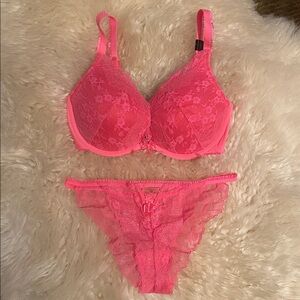 NWT VICTORIA’S SECRET Sexy bra and panty set 
32DD and Medium panty